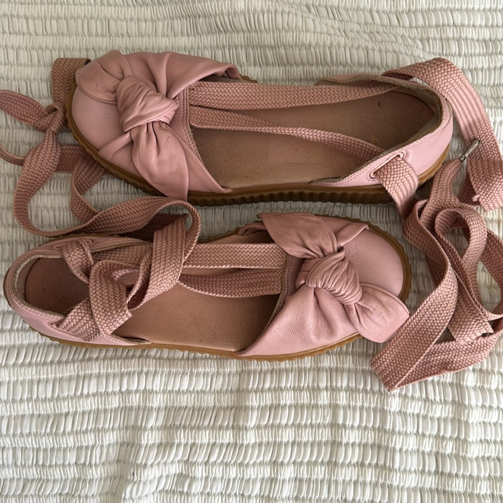 Fenty Puma by Rihanna Pink Leather Bow Creeps Sandals size 9 - Picture 3 of 3